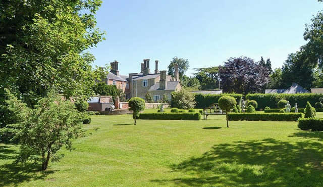 9 bedroom accommodation in Stow Bardolph, near King&rsquo;s Lynn