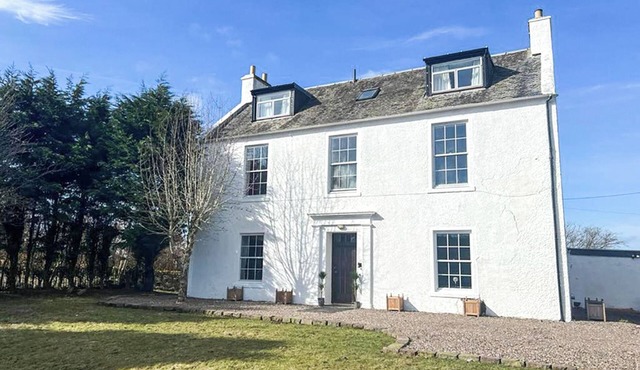 9 bedroom accommodation in Kirknewton, near Edinburgh