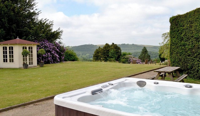 9 bedroom accommodation in Beaford, near Winkleigh