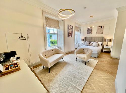 9 Bedroom all Ensuite- Exclusive Use