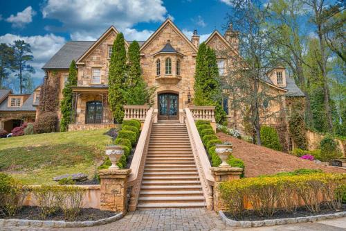 9-Bedroom Atlanta Mansion for Rentals and Events