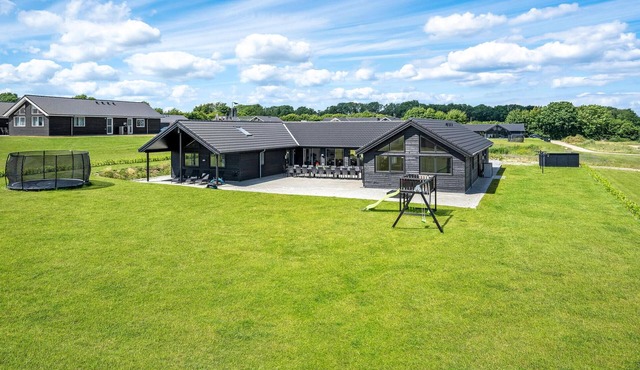 9 bedroom beautiful home in Sydals