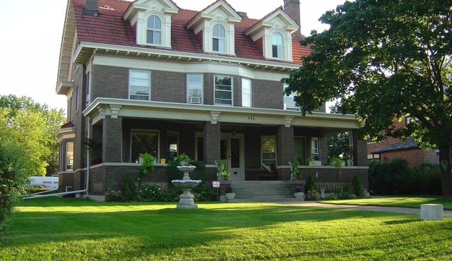 9 Bedroom Historic Summit Mansion With Pool And Hot Tub