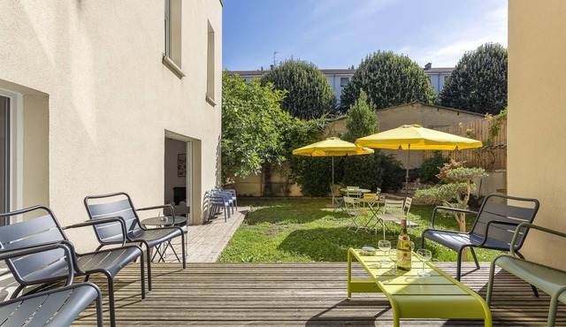 9 bedroom house with garden 10min from the heart of Lyon