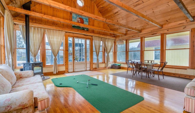 ✦9 Bedrooms ✦8,400 sqft Farm House ✦28 Acres ✦1 Hr from Toronto