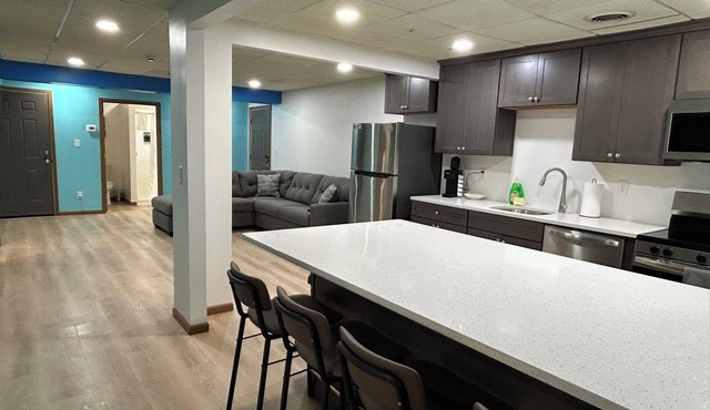 9 Beds-Sleeps 12-Gatekeeper Suite