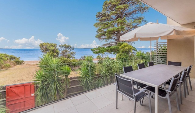 9 Charmandene Court, Absolute beach frontage in Cowes with water views!