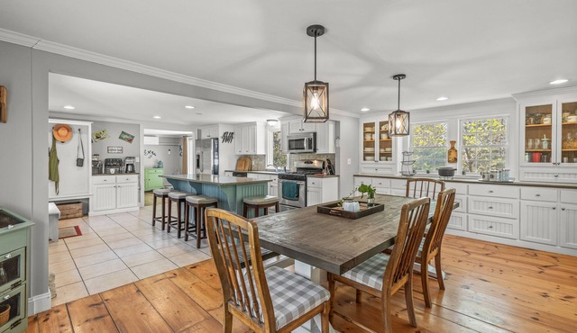 9 Fox Hill Lane- Updated, pet-friendly home .6 mile to association pond beach