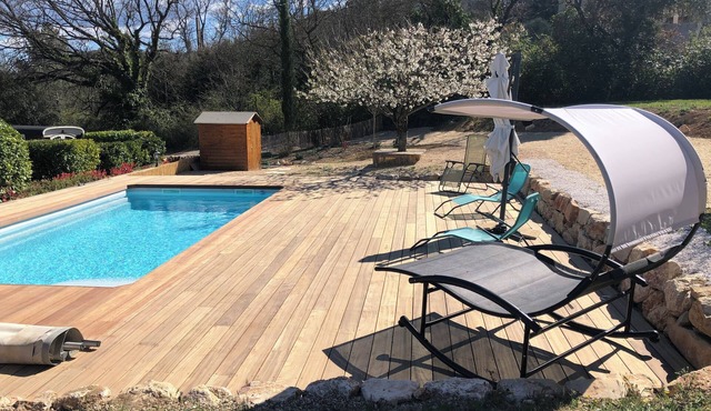 9-person villa with swimming pool and outdoor games for children in Provence Verte.