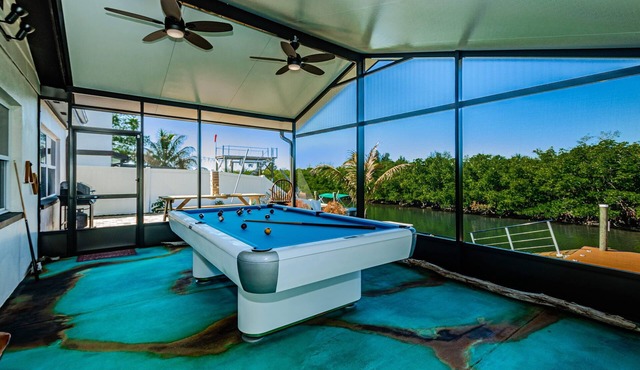 9-ft Billiards - Easy Access to Tampa Bay - Hot Tub - Kayaking into nature