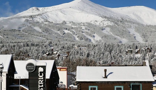 9 Hot Tubs! Ski-In/Ski-out Suite