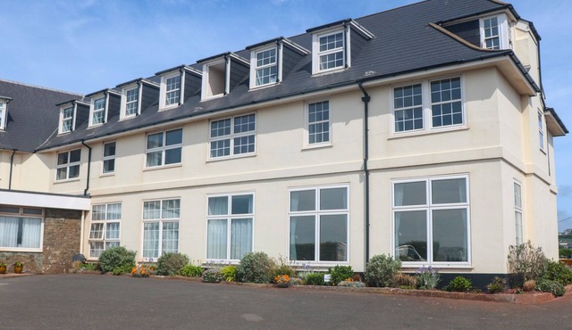 9 LINKS COURT, family friendly, with pool in Thurlestone