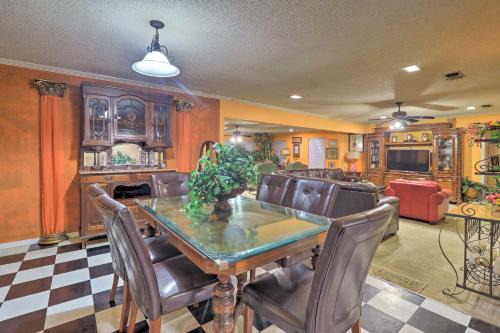 9 Mi to AT&T Stadium: Pet-Friendly Escape w/Deck!