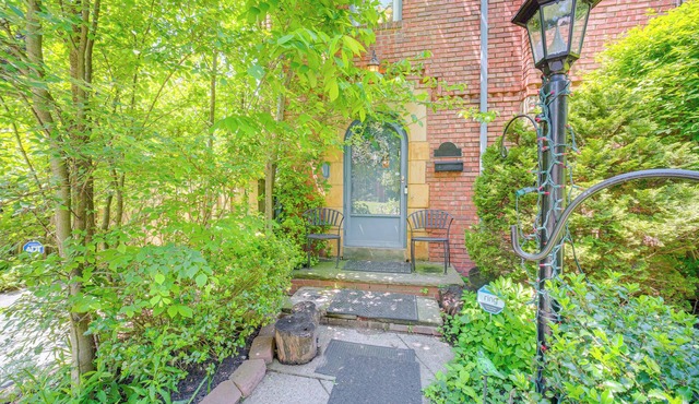 9 Mi to Cleveland: Home Near Hospitals & Colleges