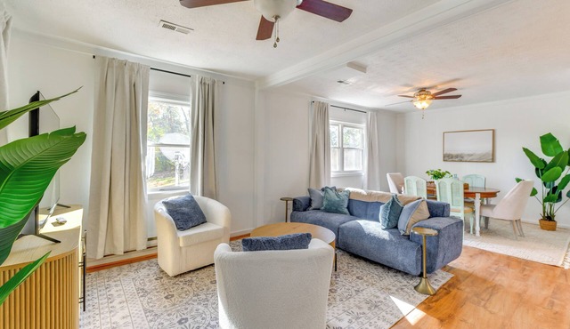 9 Mi to Colonial Beach: Charming Cottage w/Yard!