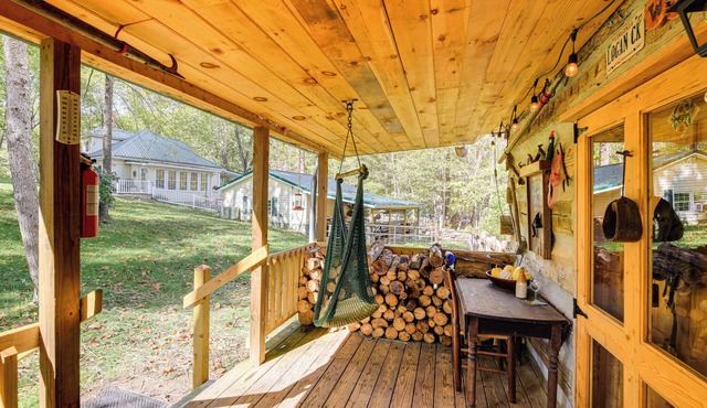 9 Mi to Creeper Trail: Woodsy Abingdon Cabin