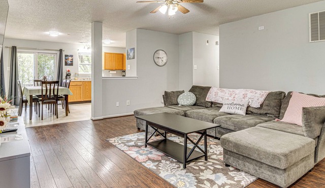 9 Mi to Downtown Indianapolis: Quiet Home w/Yard