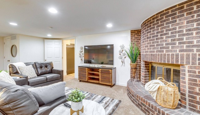 9 Mi to Dtwn Denver: Aurora Vacation Rental