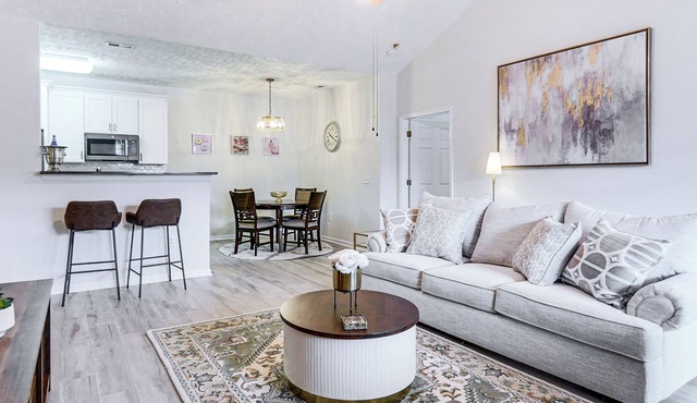 9 Mi to Dtwn Fayetteville: Condo w/Pool Access!