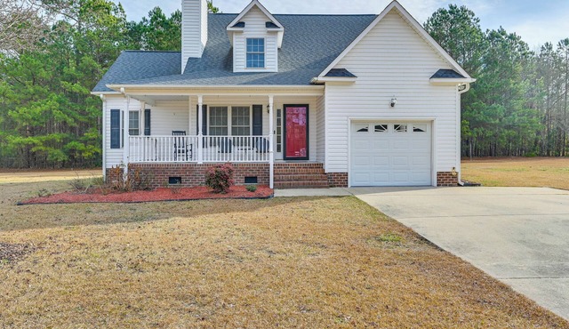 9 Mi to Dtwn: Greenville Home w/Screened Patio!