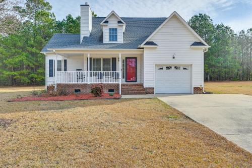 9 Mi to Dtwn: Greenville Home w/Screened Patio!