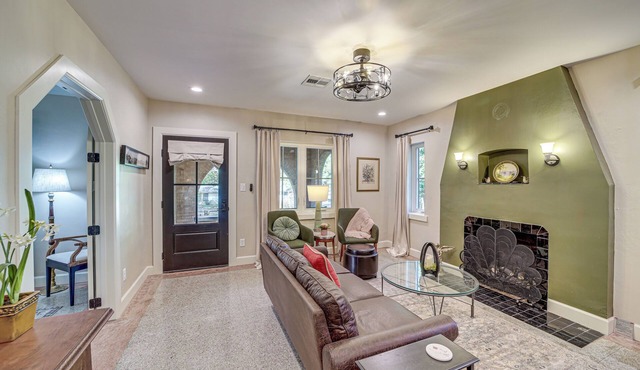 < 9 Mi to Dtwn Tulsa: Lovely Home w/Yard & Deck!