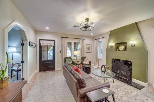 < 9 Mi to Dtwn Tulsa: Lovely Home w/Yard & Deck!
