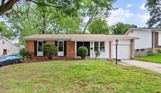 9 Mi to Forest Park: Pet-Friendly Home in St Louis