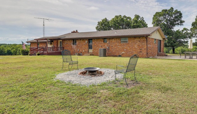 9 Mi to Grove: Home w/Fire Pit in Southwest City