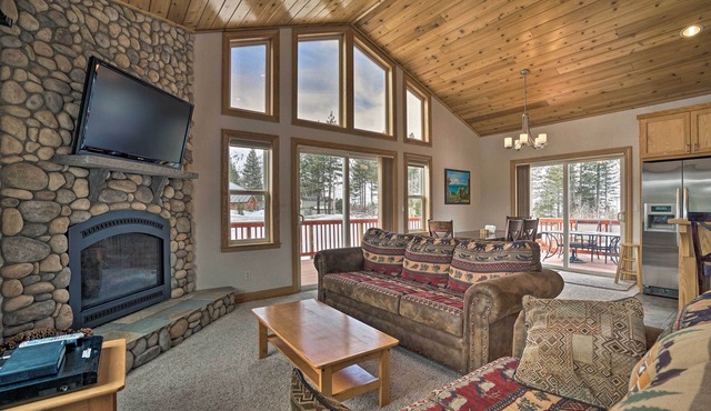 9 Mi to Heavenly Mountain: South Lake Tahoe Home!