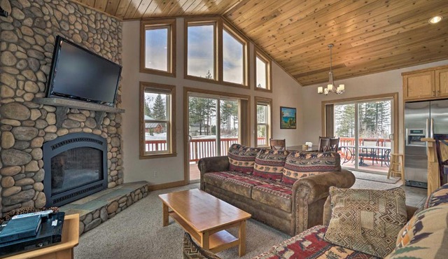 9 Mi to Heavenly Mountain: South Lake Tahoe Home!