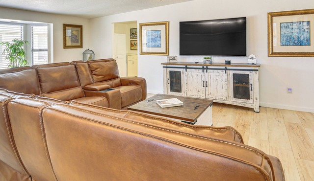 9 Mi to Joshua Tree NP: Yucca Valley Home w/Pool