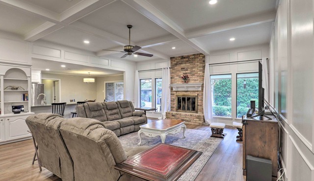 9 Mi to Magnolia Market: Large Home in Waco!