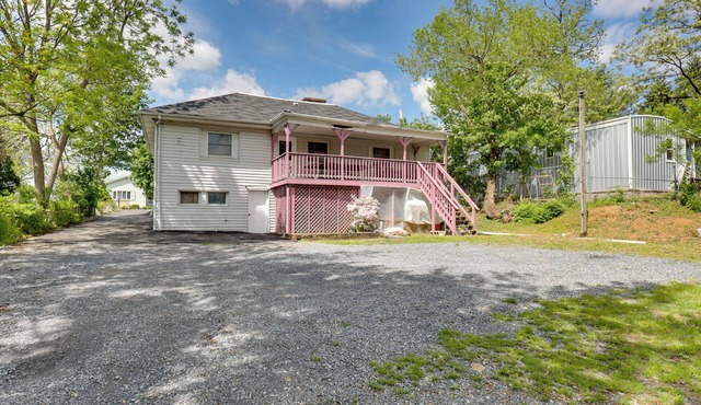 9 Mi to Midtown: Convenient Harrisburg Apt