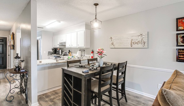 9 Mi to Moody Afb: Newly Updated Condo Near Dining