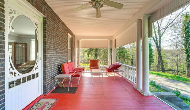 9 Mi to New River Gorge: Spacious Retreat w/Porch