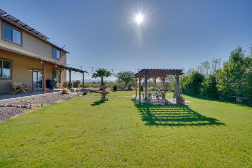 9 Mi to Sahuarita Lake Park Getaway with Game Room