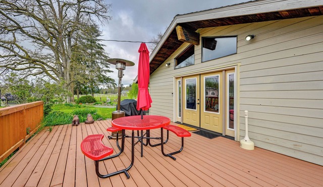 9 Mi to Spanaway Park: Home w/Indoor Hot Tub