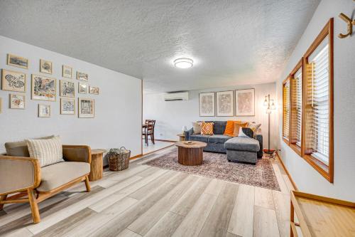 9 Mi to The Gorge Updated Retreat with Yard!