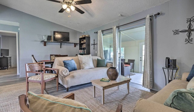 ~ 9 Mi to Universal: Orlando Retreat w/Sun Porch!