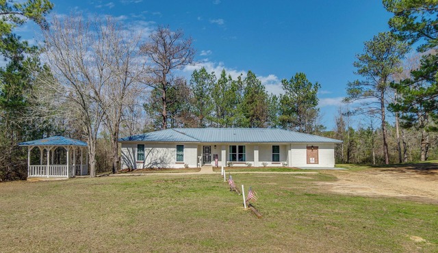 9 Mi to Water Park: Silver Creek Gem w/Fireplace!
