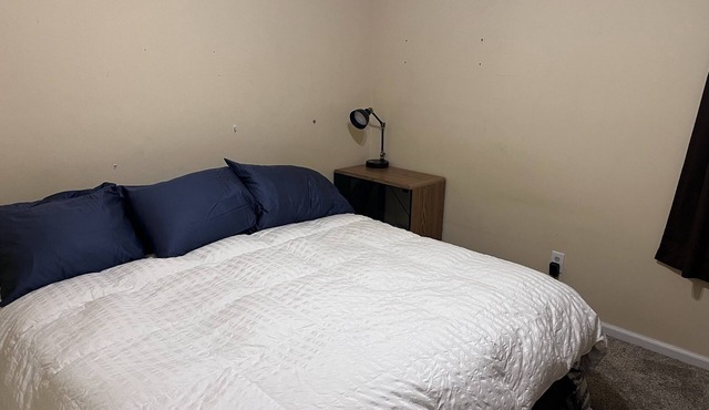 9 Miles to FAMU & 7 Miles to FSU; Convenient/Safe Neighborhood. Backyard fenced.