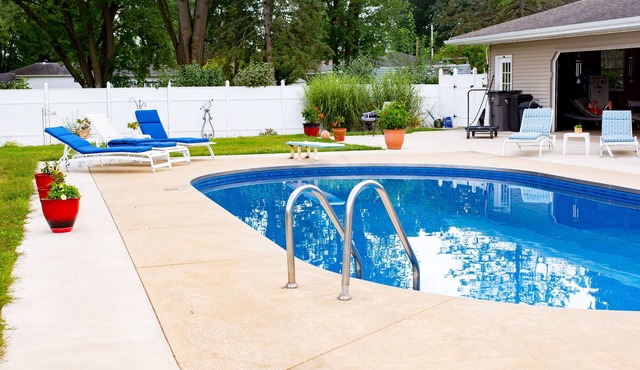 9 Miles to Notre Dame! Sleeps 9, Open Concept House with TONS of sitting areas!