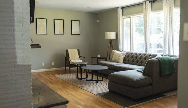 9 Min to Hospitals 5BR & Workspaces in Quiet Area