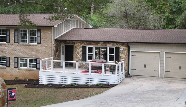 ~ 9 Min. to STADIUM ~ UGA Inspired Home + RV Parking-See Description