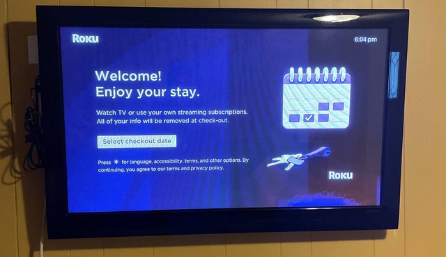 9 minutes to Saracen Casino! Cozy 3BR 1B Family Home with flat screen and wifi.