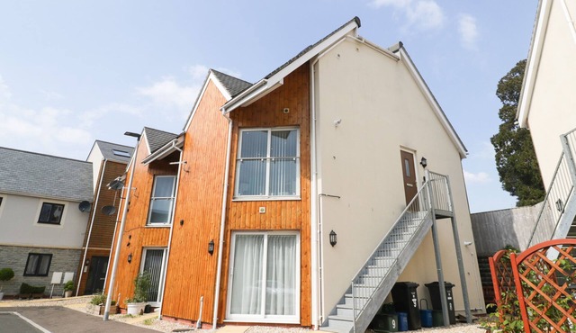 9 MITCHELL GARDENS, family friendly in Axminster