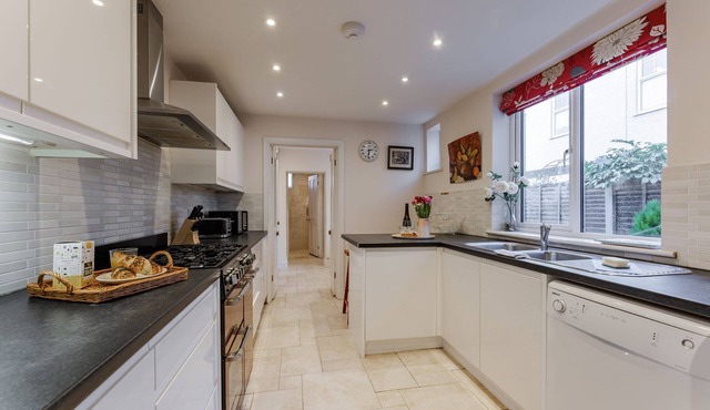 9 Morris Street - central house sleeping 6