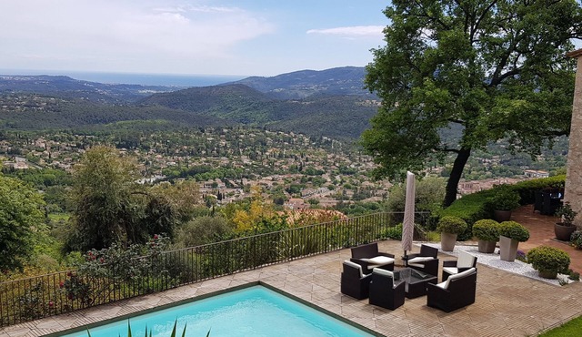 9 pers 220 m² Authentic Provencal farmhouse in Ostal