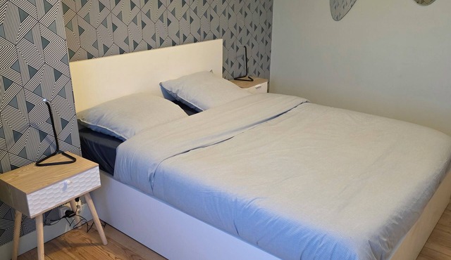 9-person apartment Garden and swimming pool in town center